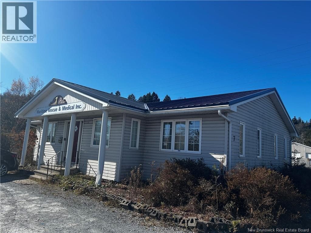 7-17 Foster Thurston Drive, photo 2
