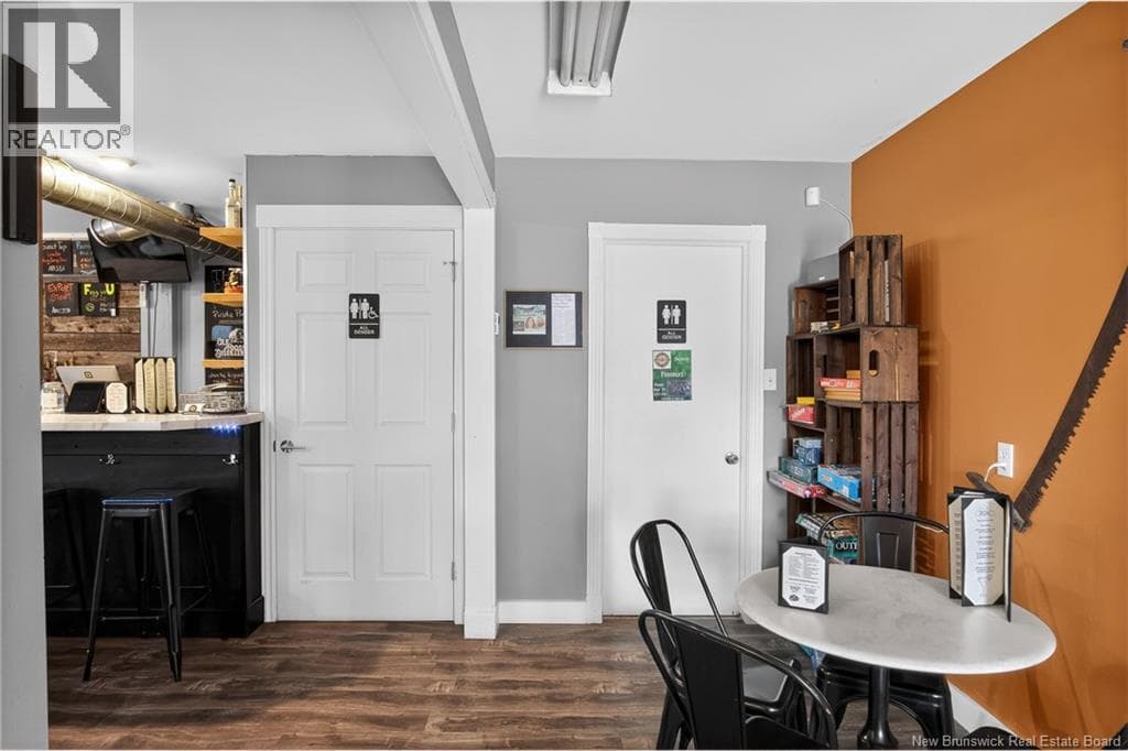 370 Main Street, photo 16