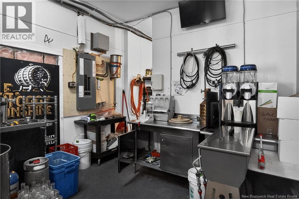 370 Main Street, photo 32