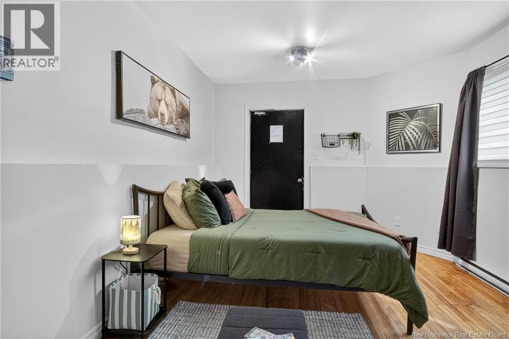 136 Charlotte Street, photo 34