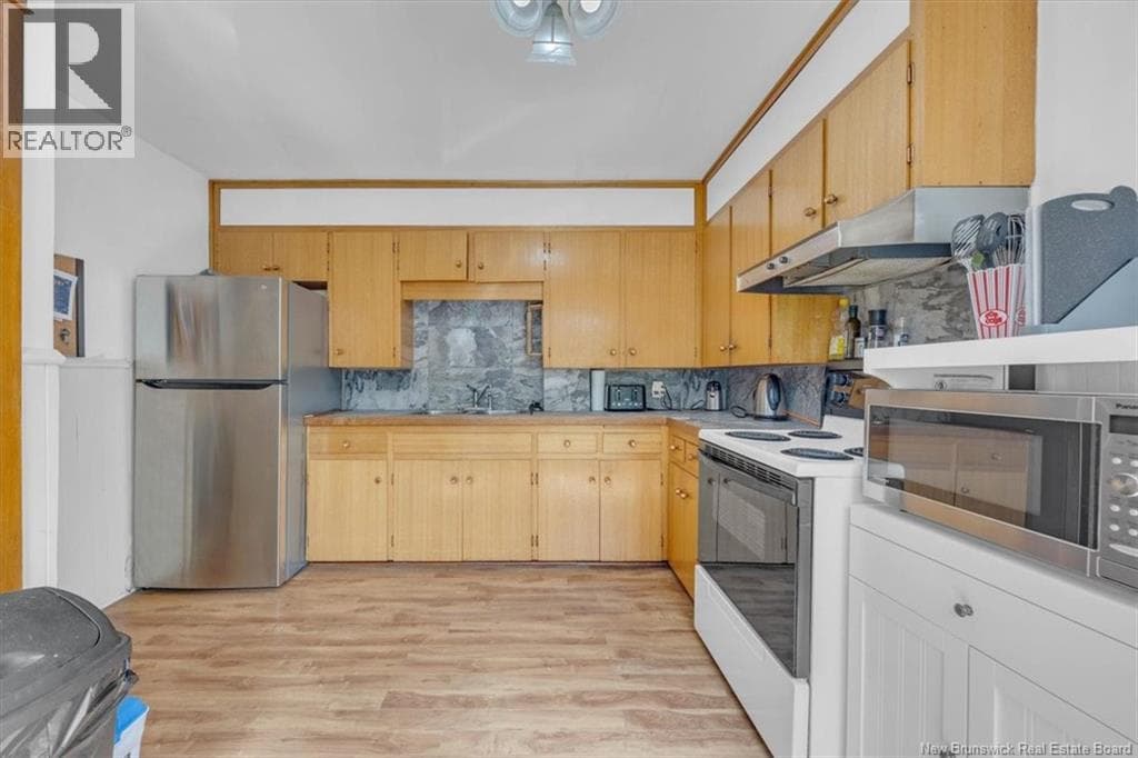 360 Riverview Drive, photo 16
