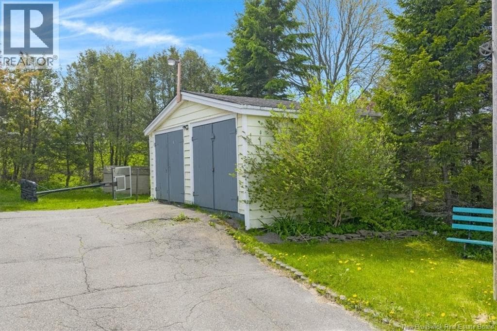 360 Riverview Drive, photo 24