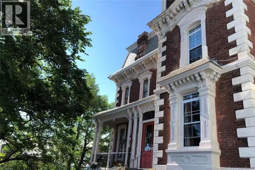 2-4 Douglas Avenue, photo 3