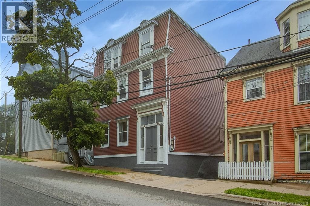 5 Paddock Street