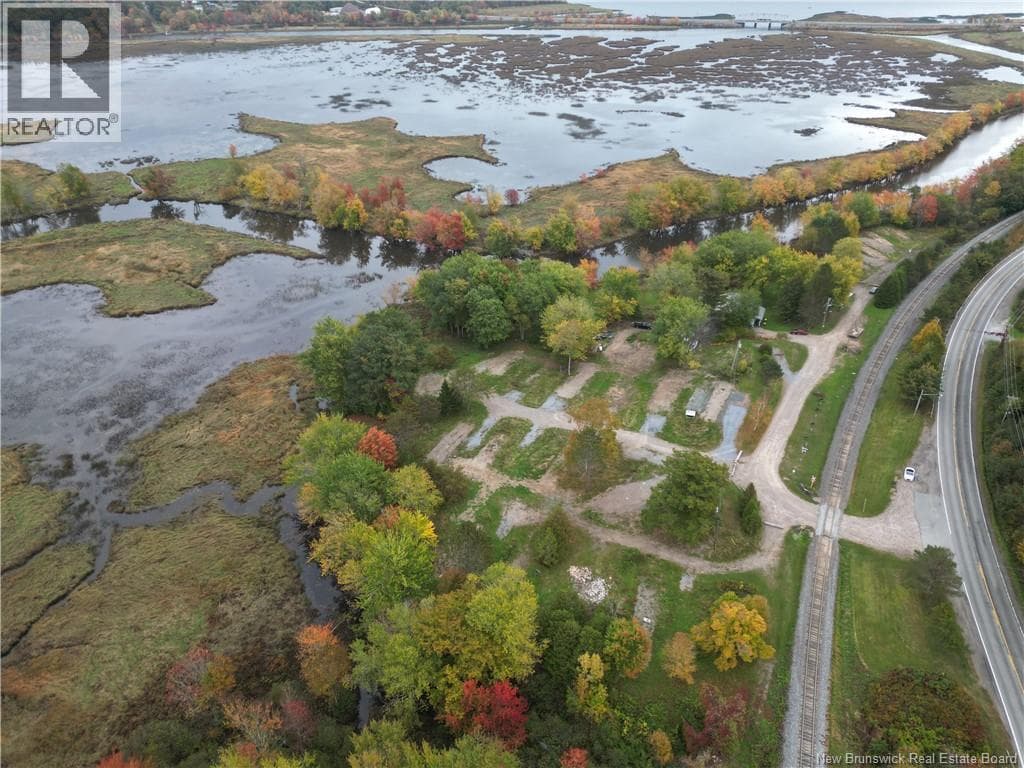 382 Riverbank Lane, photo 4