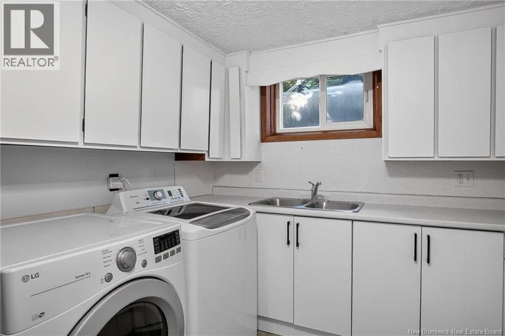 19 Woodward Avenue, photo 24