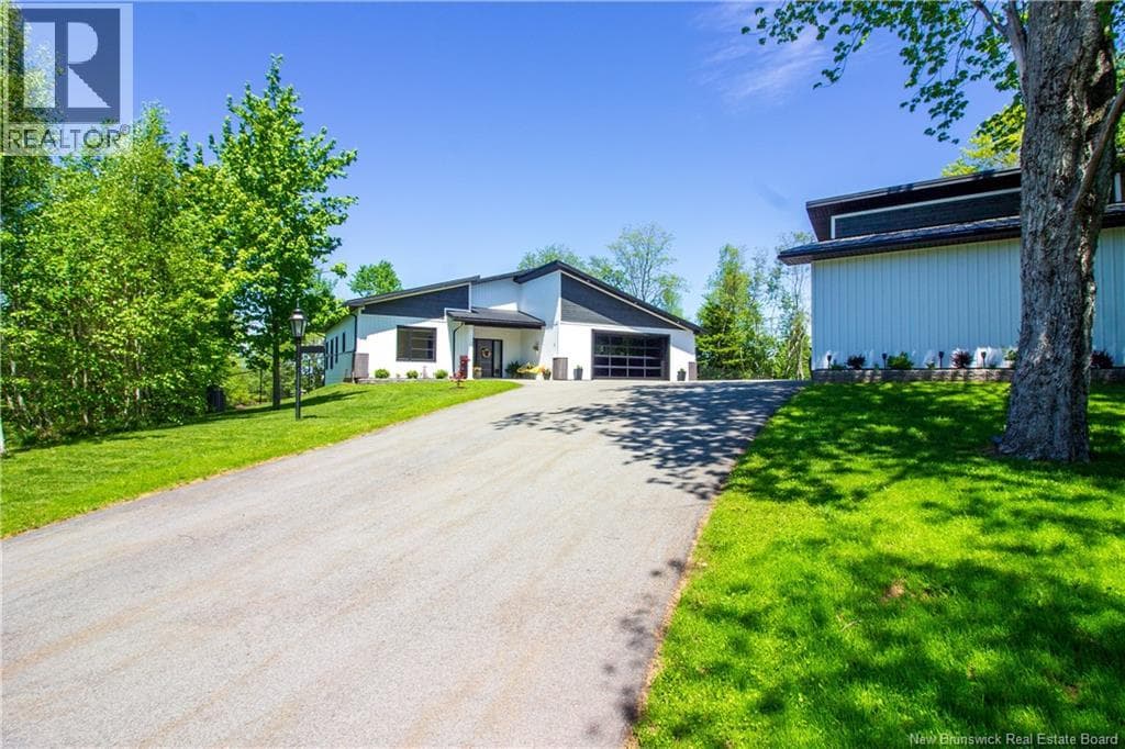 11 Robert Ross Boulevard