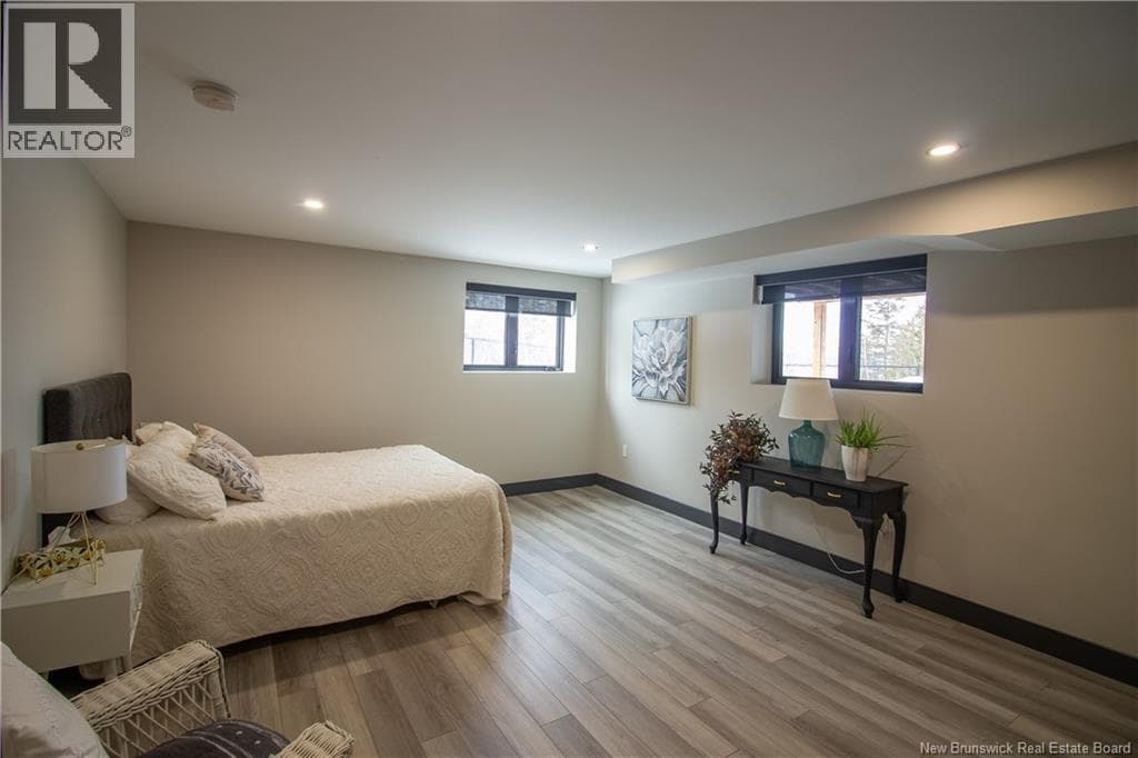 11 Robert Ross Boulevard, photo 33