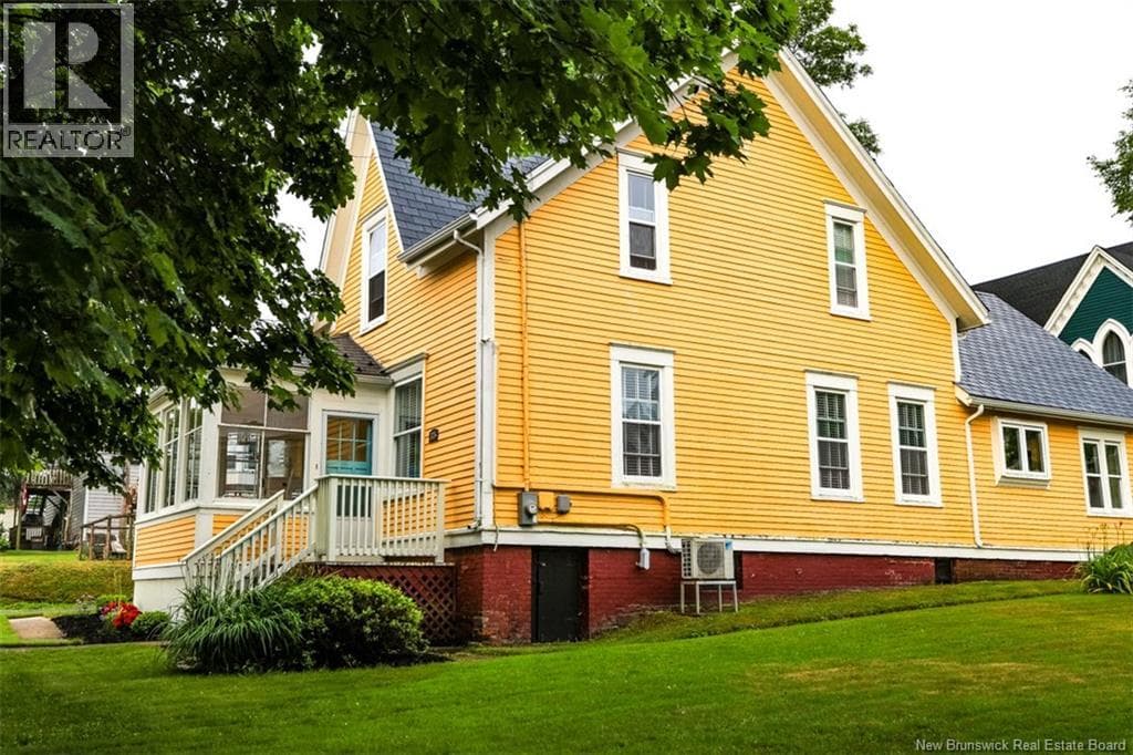 325 St James Street West