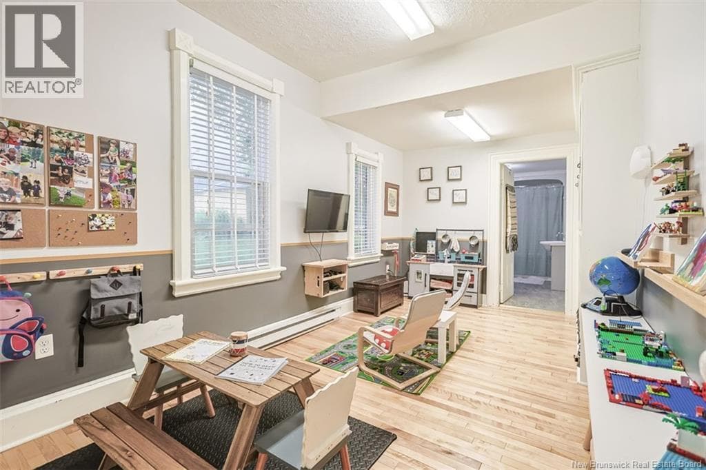 325 St James Street West, photo 18