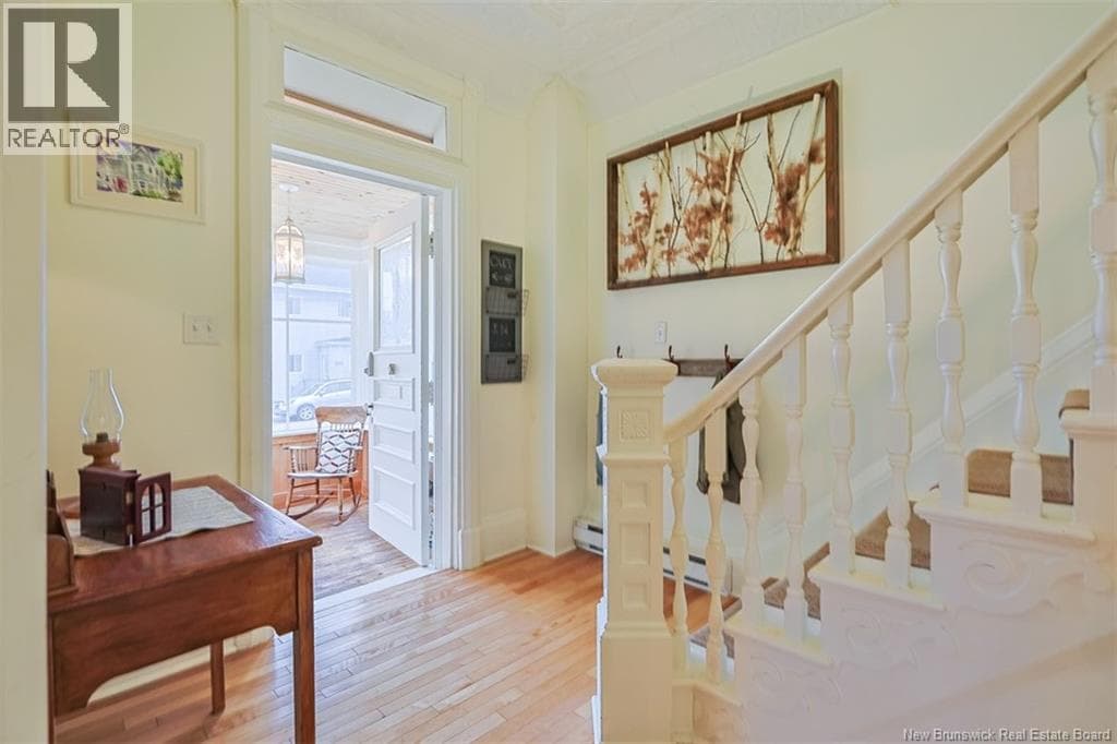 325 St James Street West, photo 6