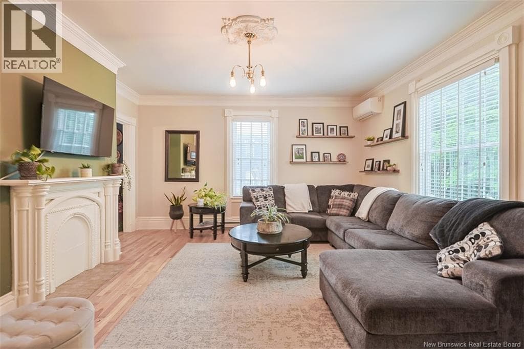 325 St James Street West, photo 7