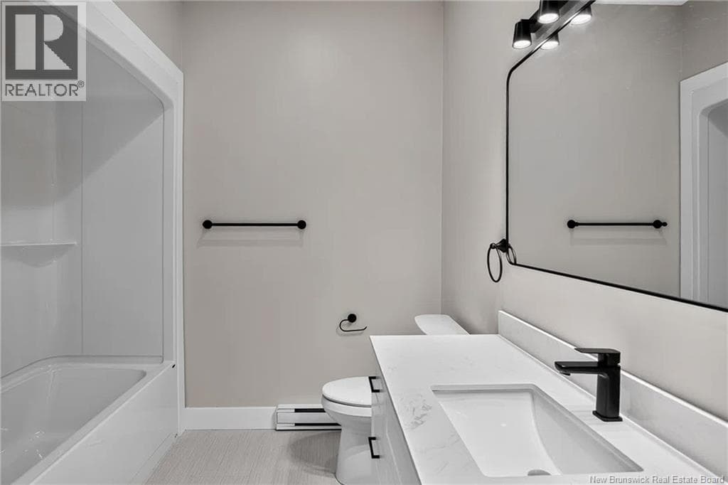 A Oakhill Crescent, photo 6