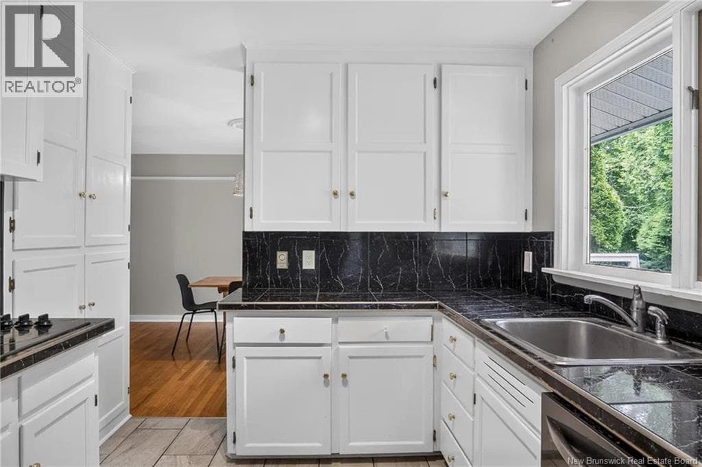18 Forest Road, photo 15