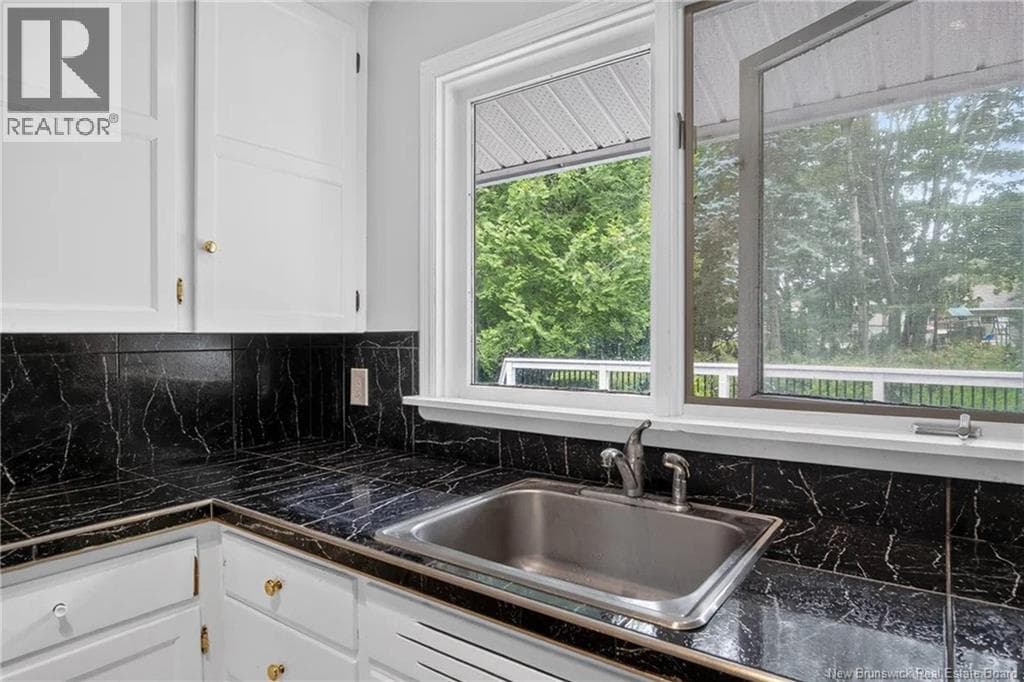 18 Forest Road, photo 17