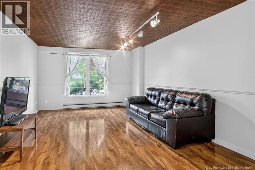 18 Forest Road, photo 21