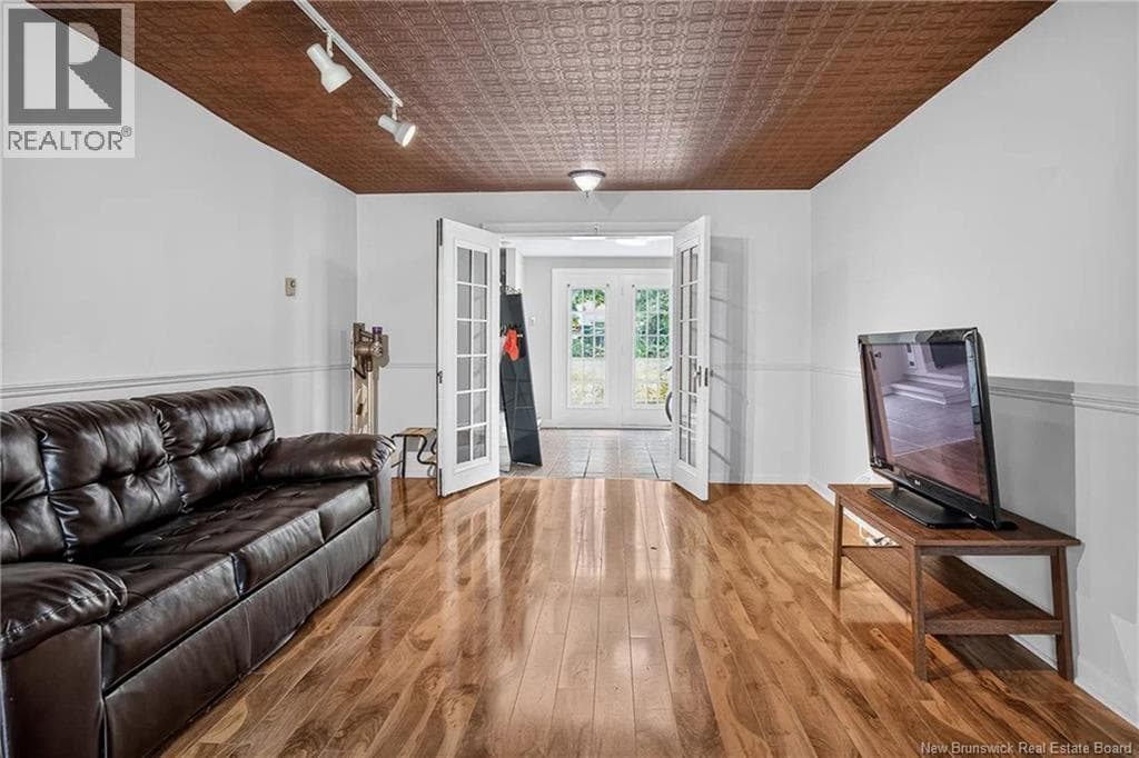 18 Forest Road, photo 22