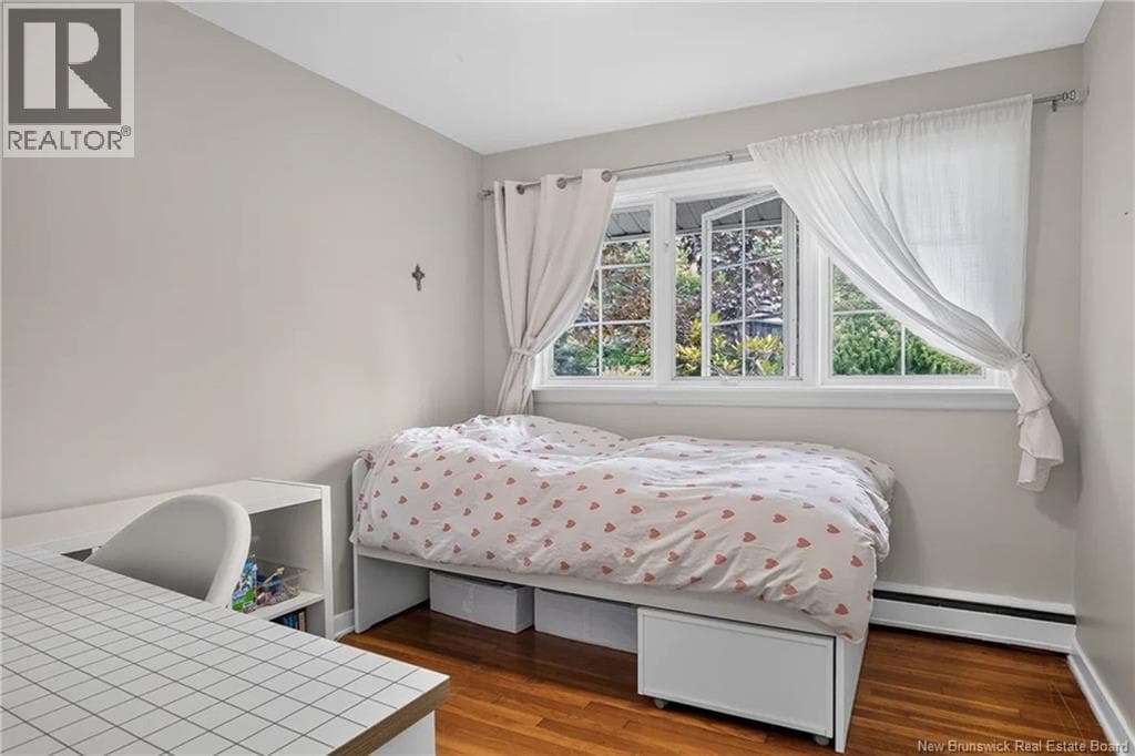 18 Forest Road, photo 24