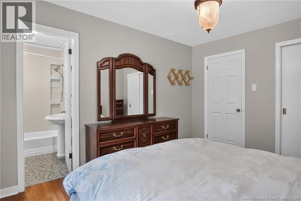 18 Forest Road, photo 27