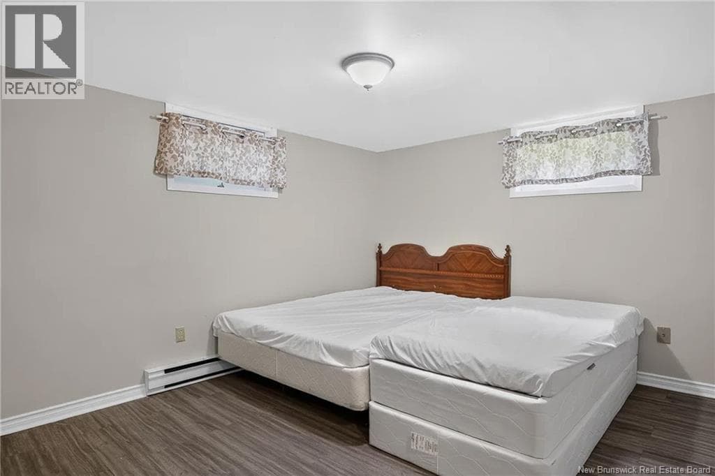 18 Forest Road, photo 36