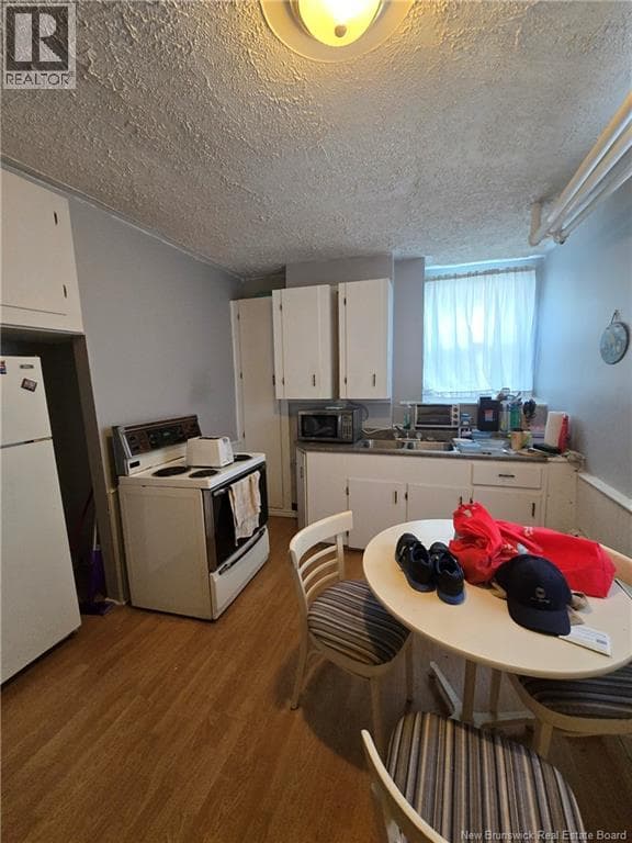 212 Douglas Avenue, photo 6