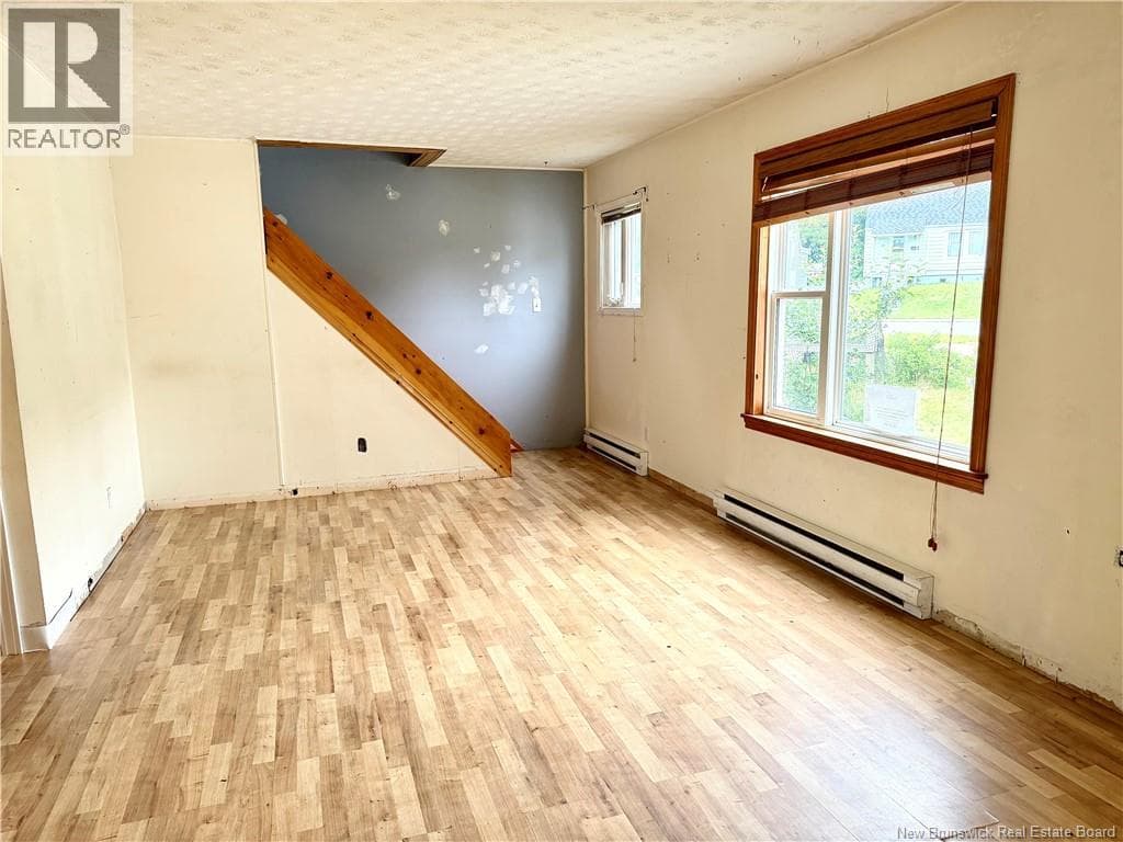 105 Beaverbrook Avenue, photo 3