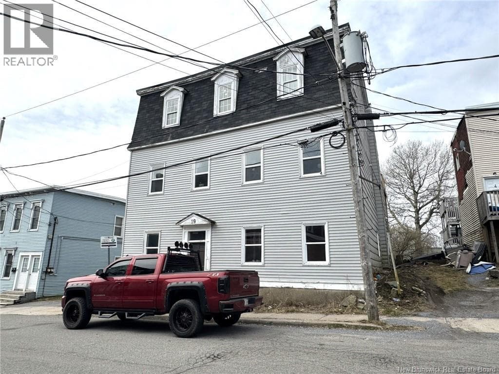19 Cedar Street, photo 2