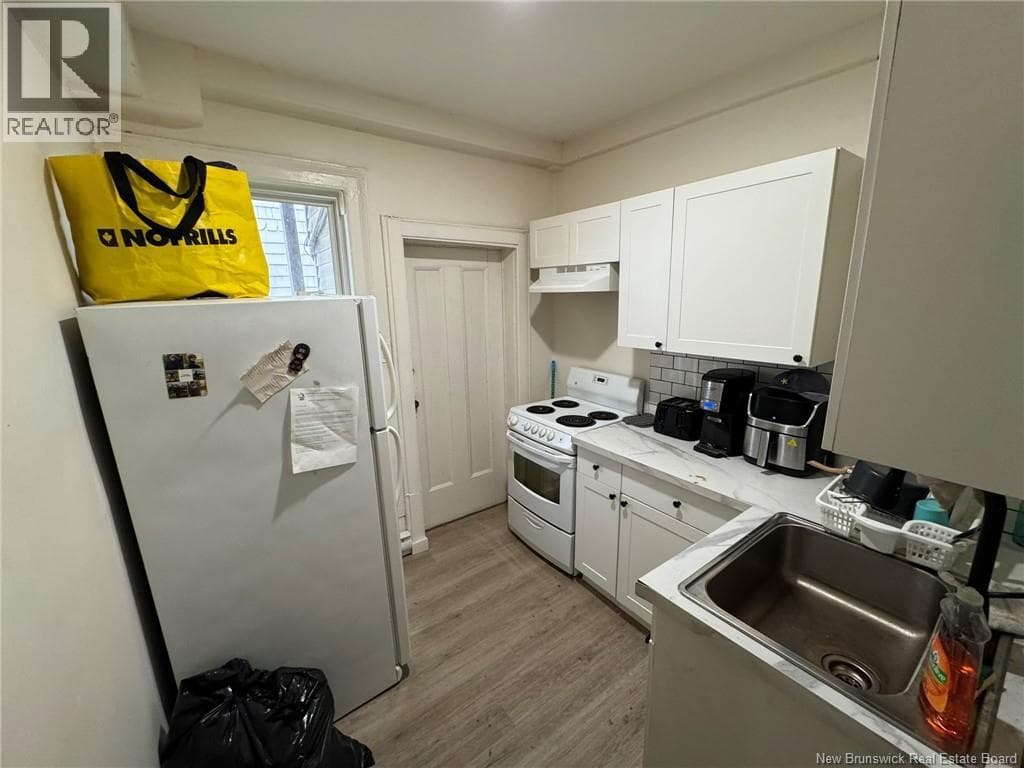290 King St W, photo 11