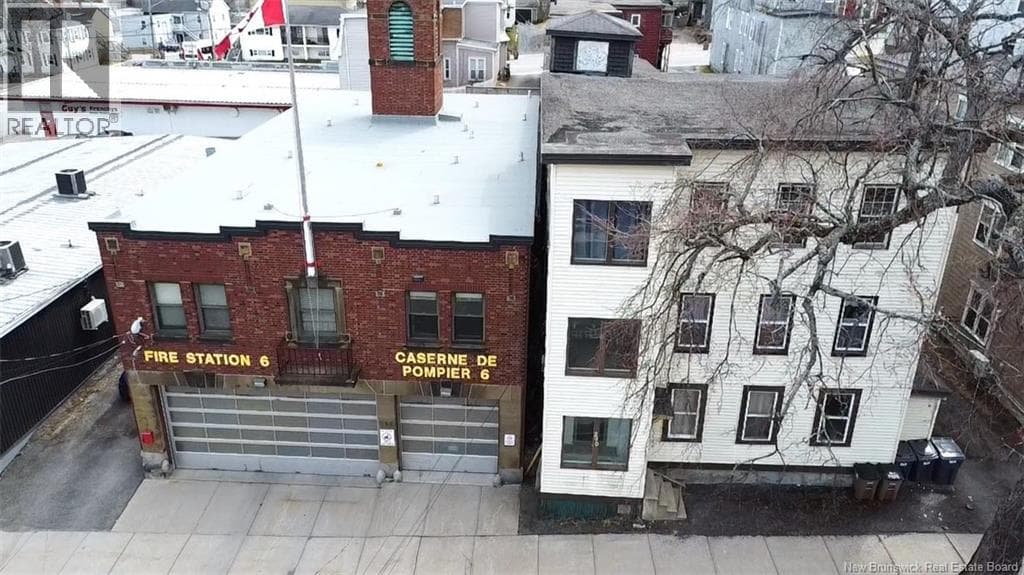 290 King St W, photo 2