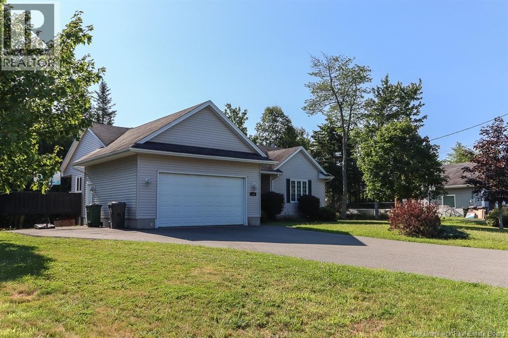 108 Hazelton Drive, photo 2