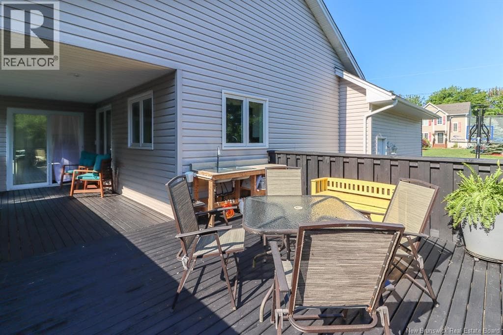 108 Hazelton Drive, photo 3