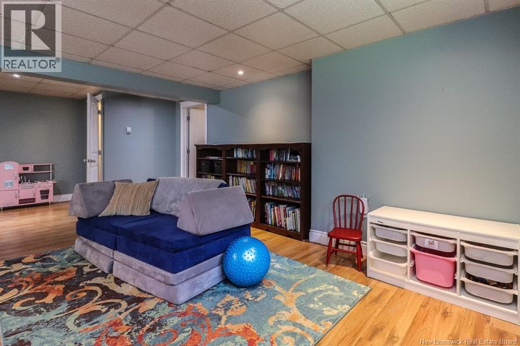 108 Hazelton Drive, photo 37