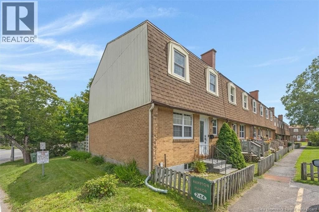 7 Hampton Manor, photo 1
