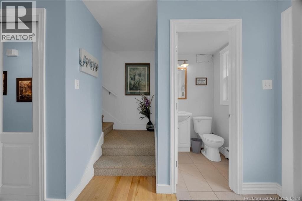 7 Hampton Manor, photo 2