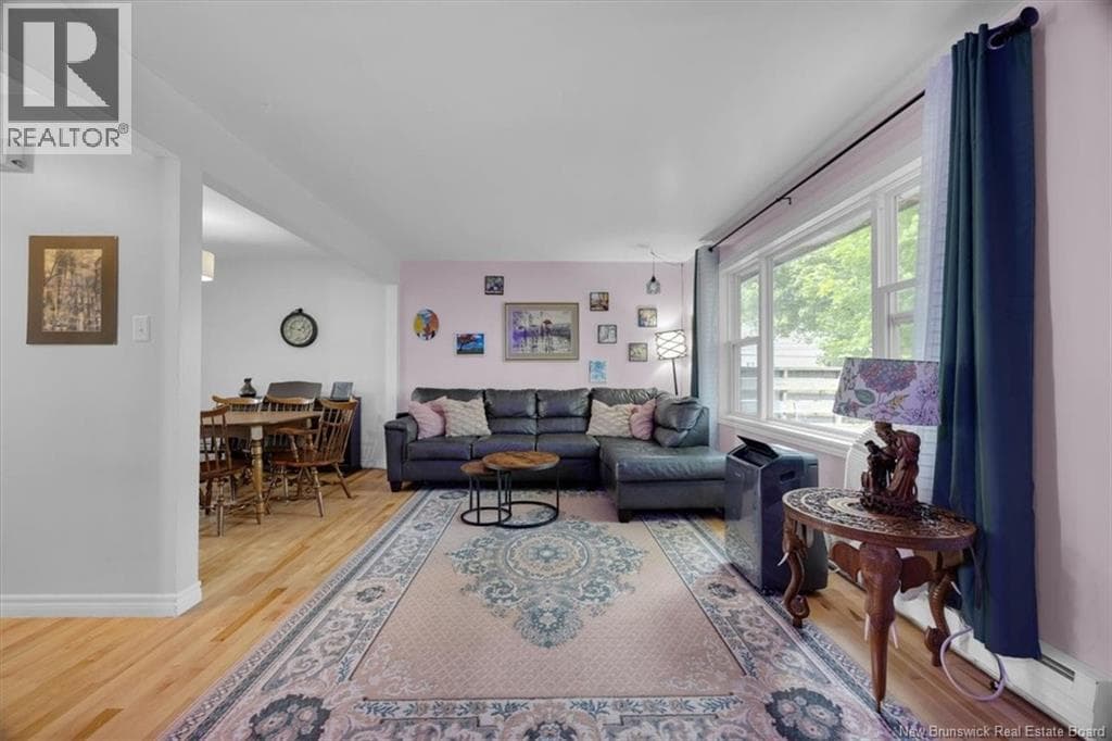 7 Hampton Manor, photo 5