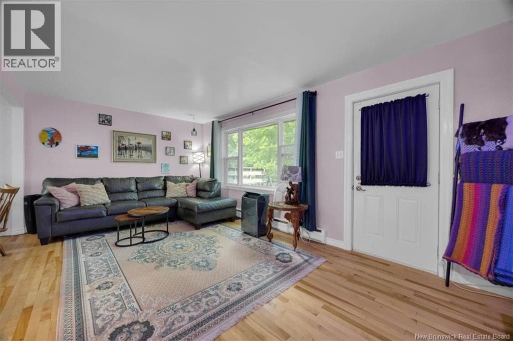 7 Hampton Manor, photo 7