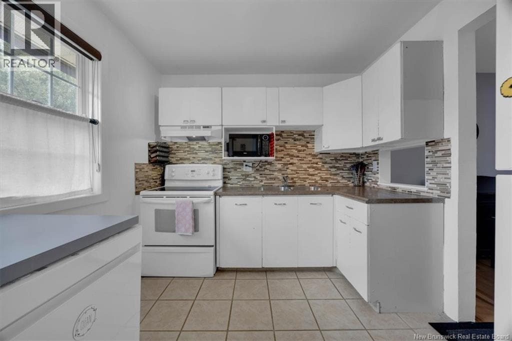 7 Hampton Manor, photo 8