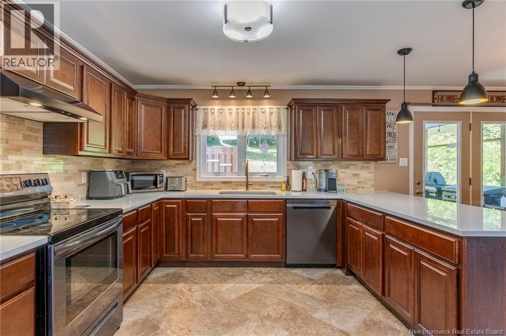 40 Majestic Drive, photo 3