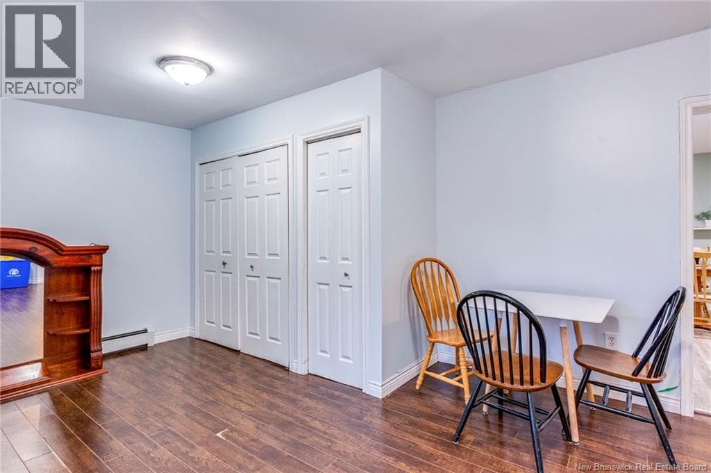 377 Douglas Avenue, photo 23