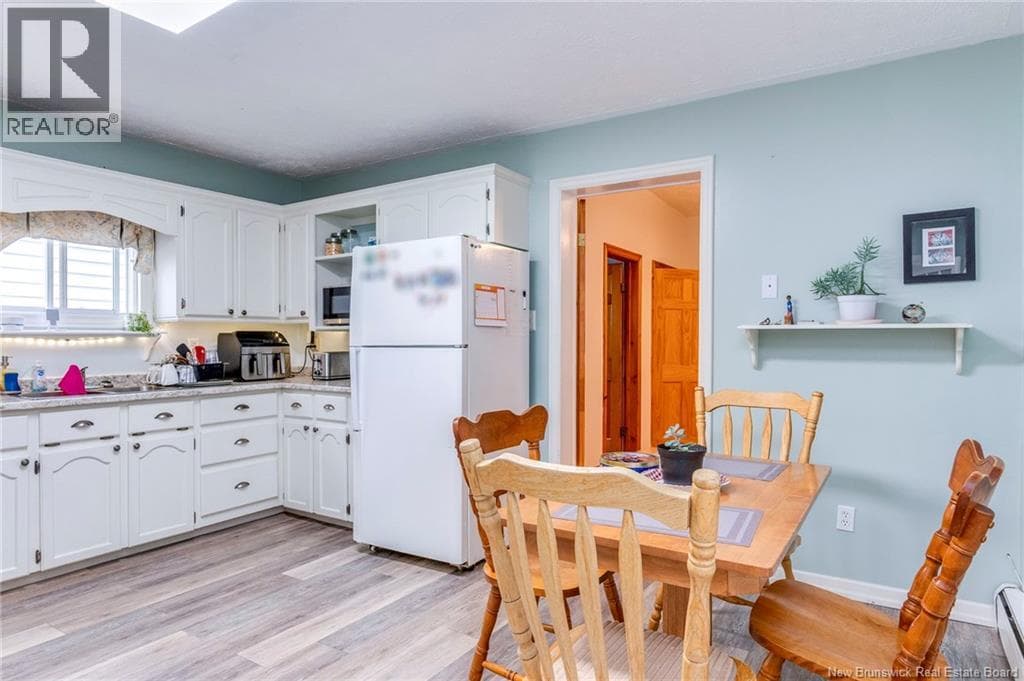 377 Douglas Avenue, photo 25