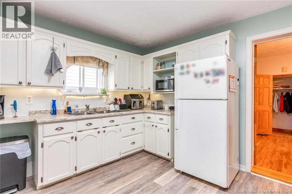 377 Douglas Avenue, photo 26