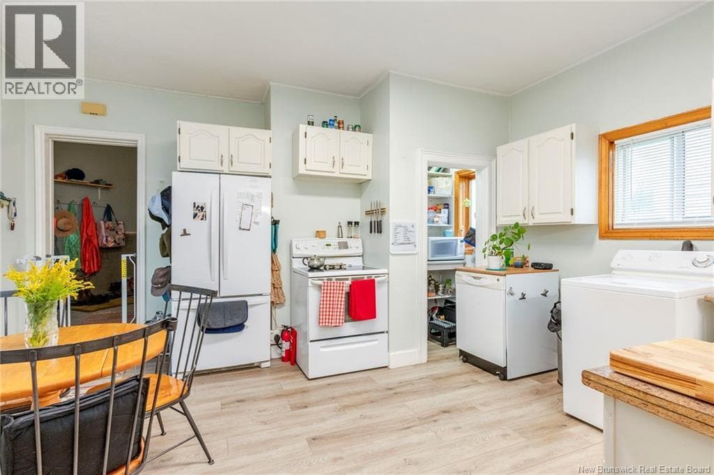 377 Douglas Avenue, photo 8