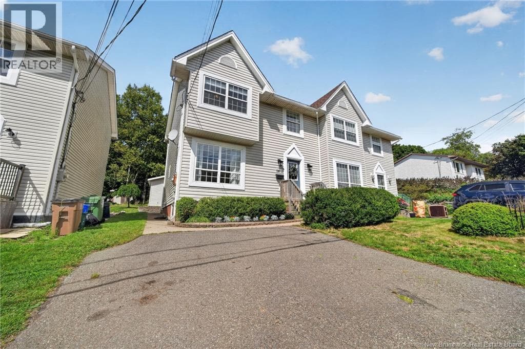 16 Parkwood Avenue