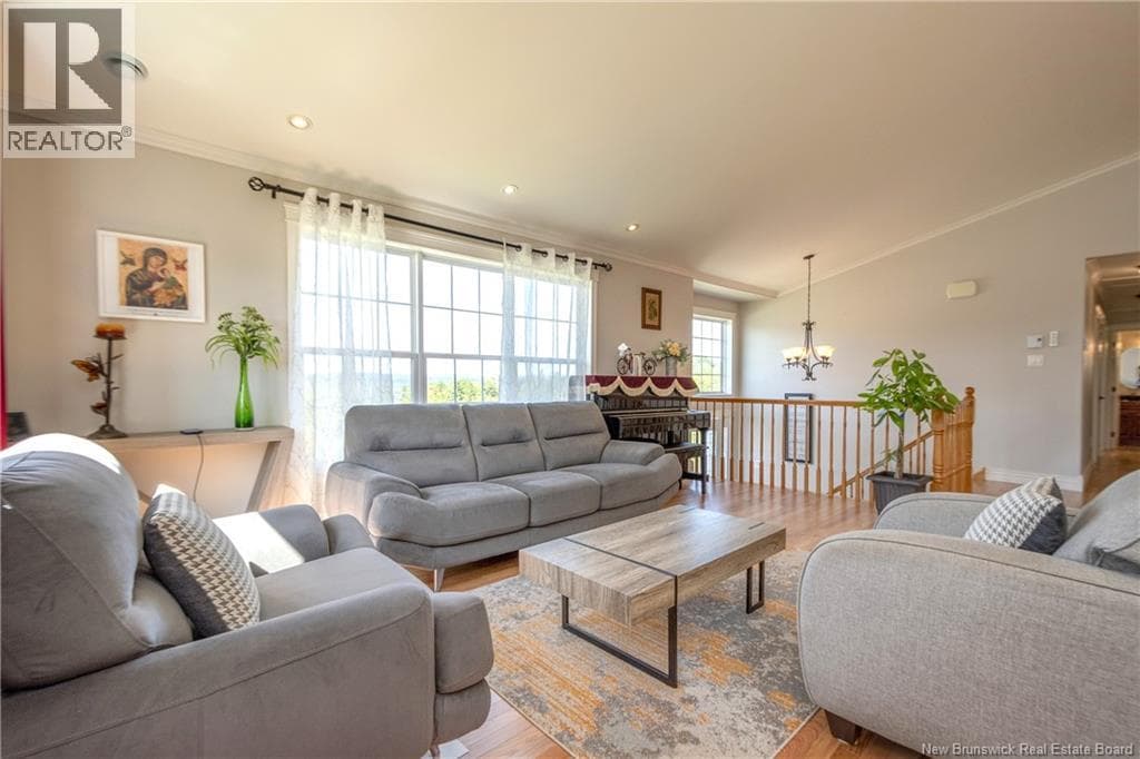 90 Tudor Lane, photo 3