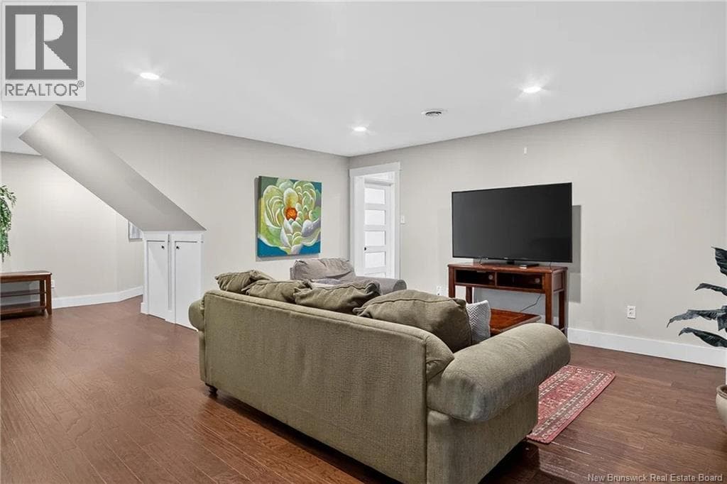 200 Inglewood Drive, photo 27