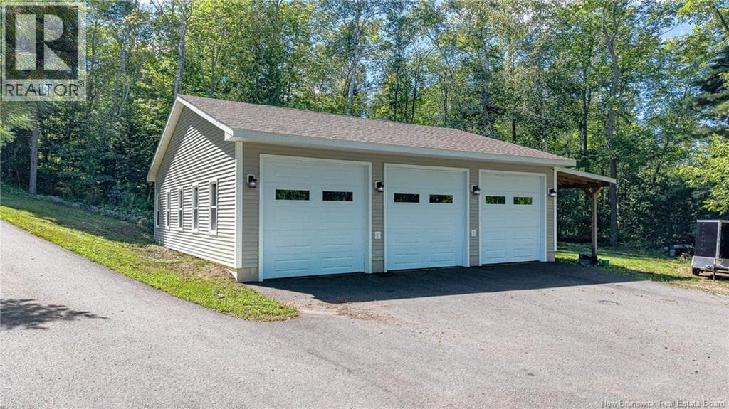 200 Inglewood Drive, photo 44