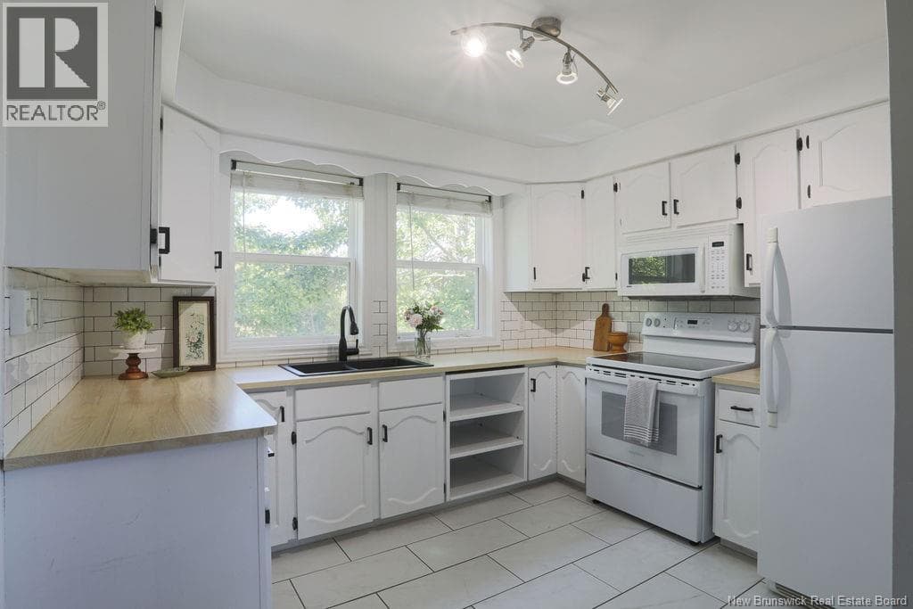 25 Hillsview Crescent, photo 3