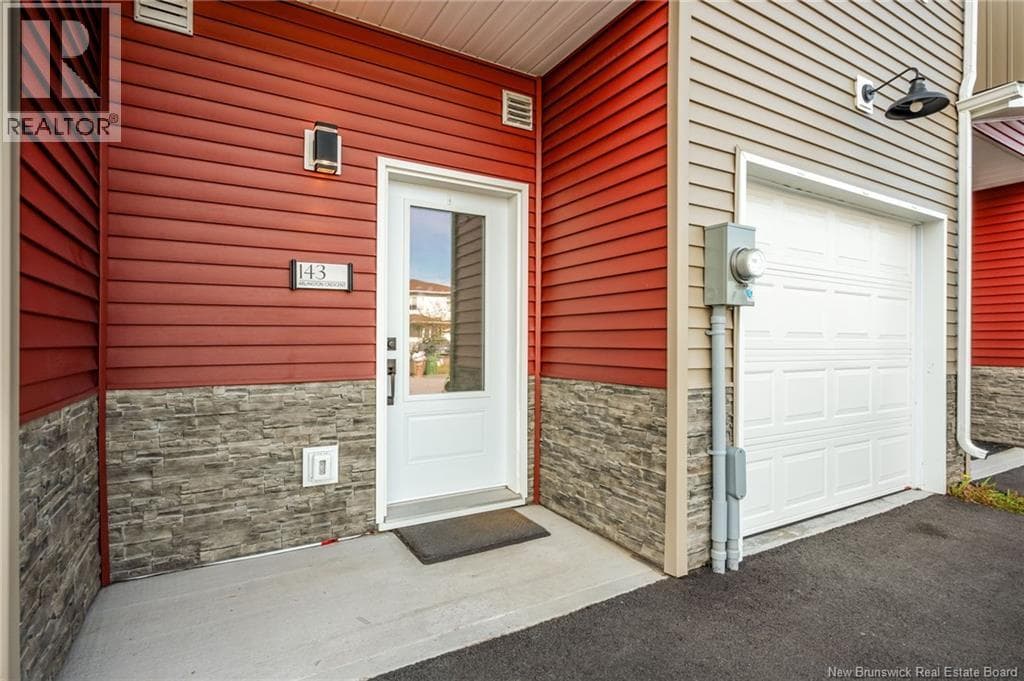 143 Arlington Crescent, photo 2