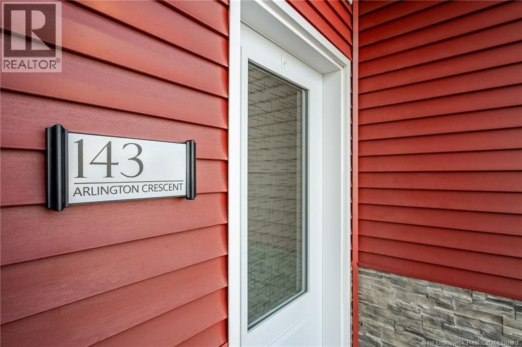 143 Arlington Crescent, photo 3