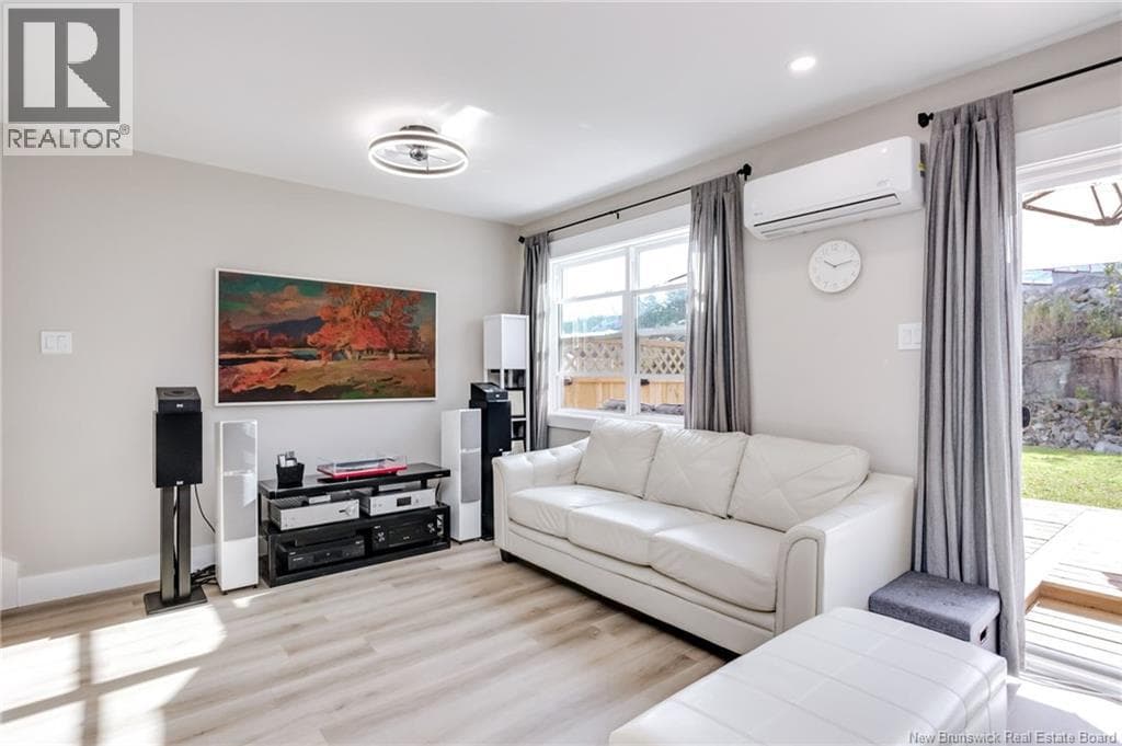 143 Arlington Crescent, photo 42